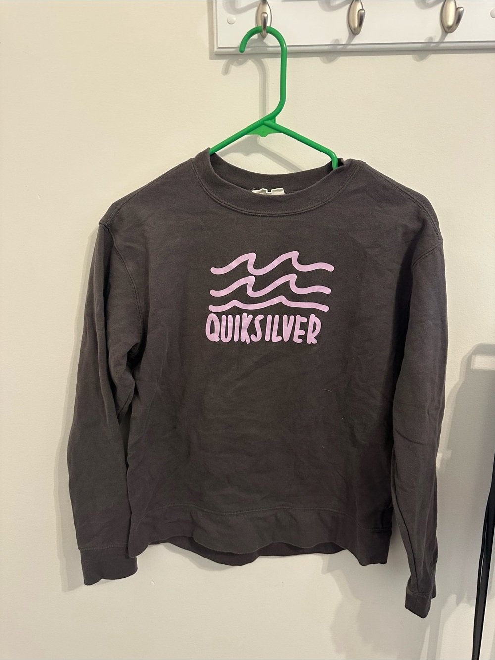 Quiksilver Dark Gray T-Shirt with Light Pink Graphic